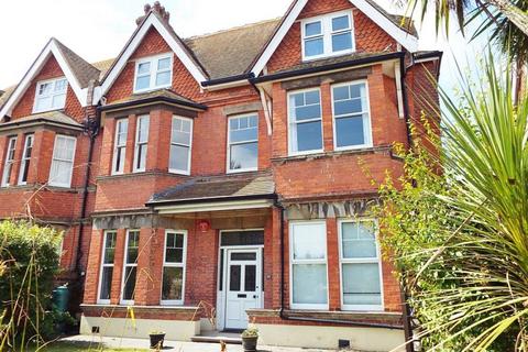 2 bedroom flat to rent, Milnthorpe Road, East Sussex BN20