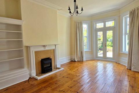 2 bedroom flat to rent, Milnthorpe Road, East Sussex BN20