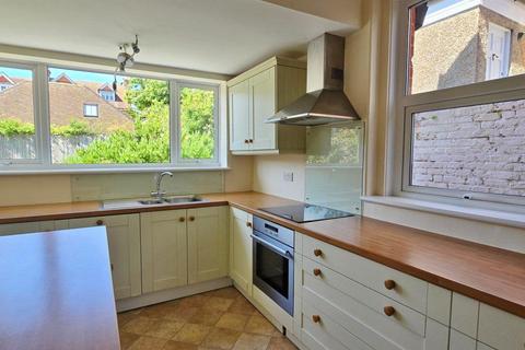 2 bedroom flat to rent, Milnthorpe Road, East Sussex BN20
