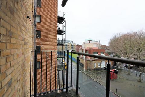 1 bedroom apartment to rent, Berglen Court, London, E14