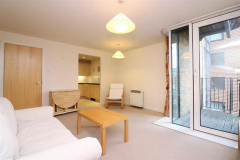 1 bedroom apartment to rent, Berglen Court, London, E14