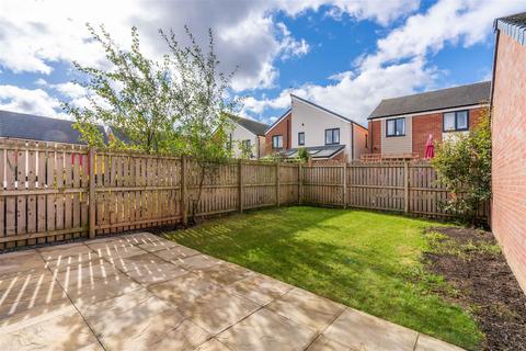 3 bedroom detached house to rent, Iveston Avenue, Great Park, Gosforth, NE13