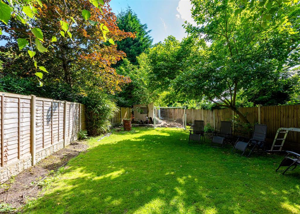 5 Copthorne Road-garden3.jpg