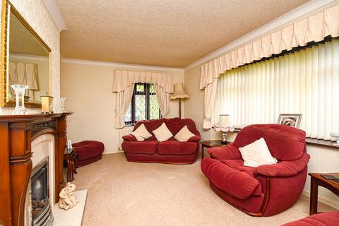 18 Calvin Close, Wombourne, Wolverhampton, WV5 0DF