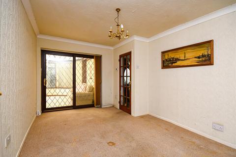18 Calvin Close, Wombourne, Wolverhampton, WV5 0DF