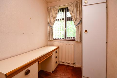 18 Calvin Close, Wombourne, Wolverhampton, WV5 0DF