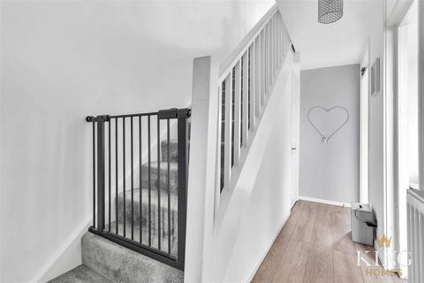 36 Eldorado Close, Studley, B80 7LB