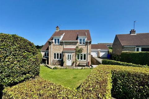 4 bedroom detached house for sale, Dale Avenue, Burniston