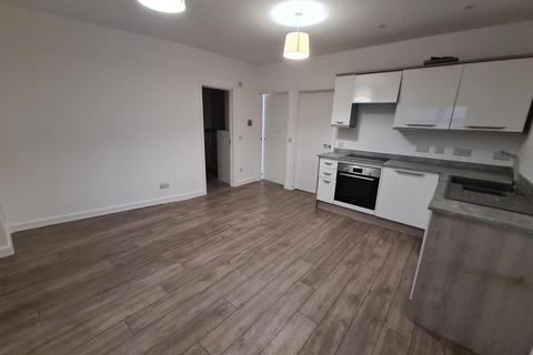 2 bedroom flat to rent, The Island, Midsomer Norton, Radstock