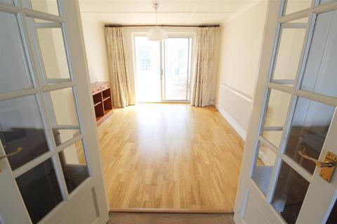 29 Godley Road, Byfleet, West Byfleet, KT14 7EP