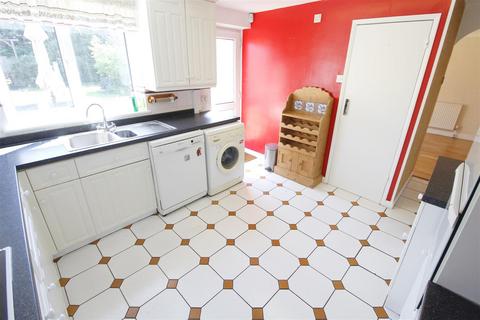 29 Godley Road, Byfleet, West Byfleet, KT14 7EP