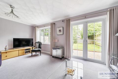 17 Vicarage Close, Erith, DA8 1ET