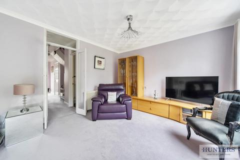 17 Vicarage Close, Erith, DA8 1ET