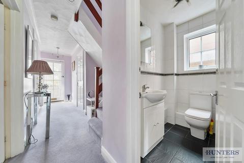 17 Vicarage Close, Erith, DA8 1ET