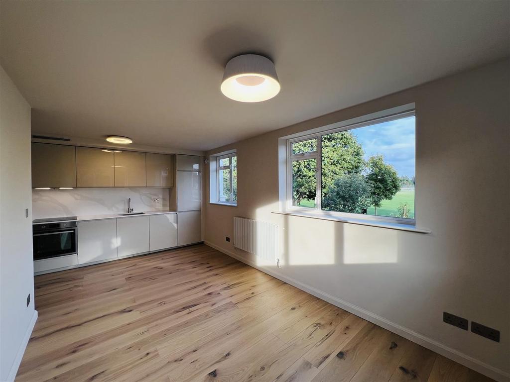 Livingroom 2.jpg