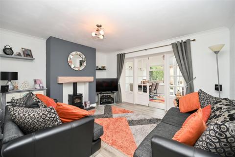 2 bedroom semi-detached house for sale, Parkland View, Yeadon, Leeds