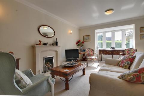 3 bedroom detached house to rent, Belmont Drive, Lymington