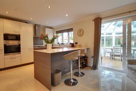 3 bedroom detached house to rent, Belmont Drive, Lymington