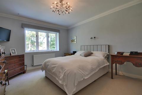 3 bedroom detached house to rent, Belmont Drive, Lymington