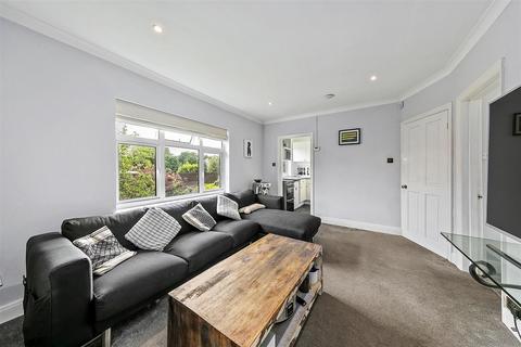 2 bedroom maisonette for sale, Wellington Gardens, Twickenham