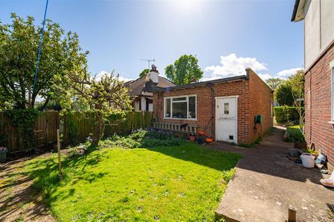 3 bedroom detached house for sale, Borough Road, Isleworth