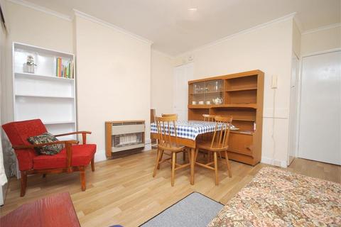 3 bedroom end of terrace house to rent, Staten Gardens, Twickenham