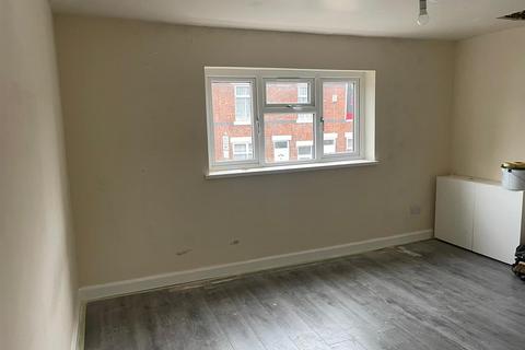 1 bedroom flat to rent, Rood End Road, Oldbury