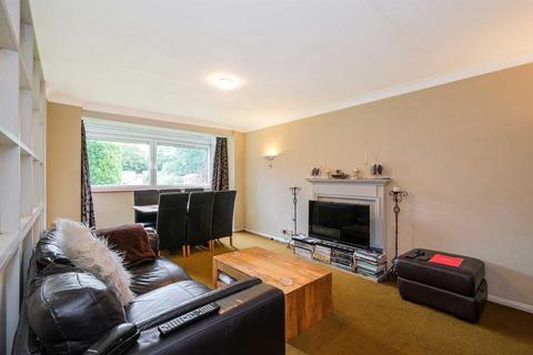 2 bedroom ground floor flat for sale, Trent Court, New Wanstead