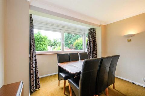 2 bedroom ground floor flat for sale, Trent Court, New Wanstead