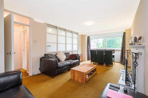 2 bedroom ground floor flat for sale, Trent Court, New Wanstead