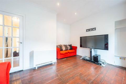 2 bedroom flat for sale, Canal Street, Perth