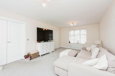 3 Armitage Close, Amington, Tamworth, B77 4FZ