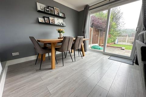10 Fairbarn Way, Sheffield, S6 5QE