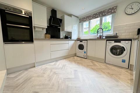 10 Fairbarn Way, Sheffield, S6 5QE