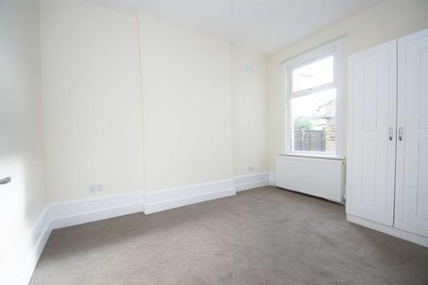 4 bedroom terraced house to rent, Swaton Road, London E3