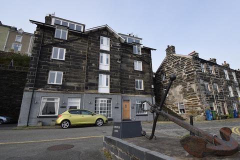 2 bedroom flat for sale, Porthmadog