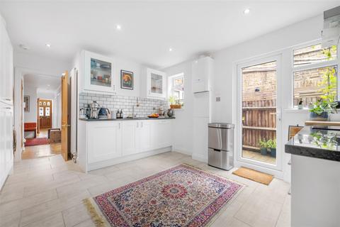 2 bedroom maisonette for sale, Tremaine Road, London