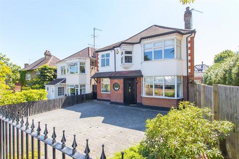 4 bedroom detached house for sale, Russell Road, Buckhurst Hill