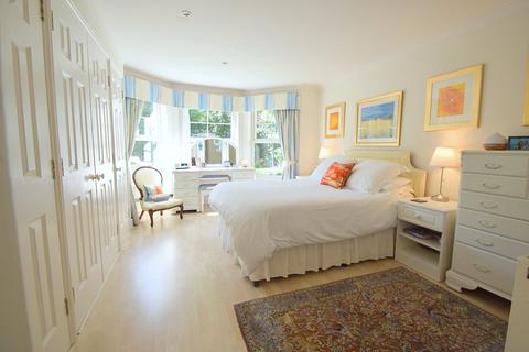 4 Nightingale Walk, Windsor, SL4 3HS