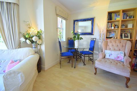 4 Nightingale Walk, Windsor, SL4 3HS
