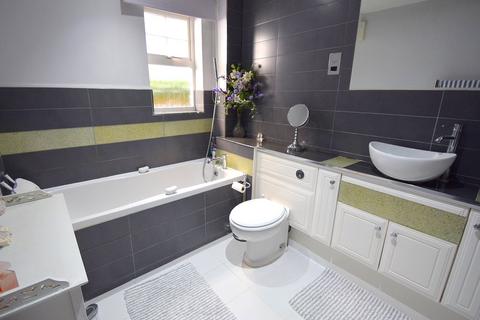 4 Nightingale Walk, Windsor, SL4 3HS