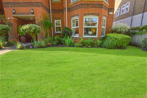 4 Nightingale Walk, Windsor, SL4 3HS