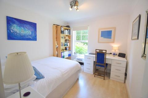 4 Nightingale Walk, Windsor, SL4 3HS