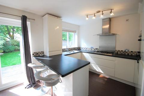 3 bedroom semi-detached house to rent, Broomfield Close, Wilmslow