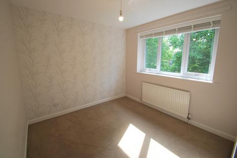 3 bedroom semi-detached house to rent, Broomfield Close, Wilmslow