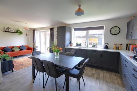 4 bedroom detached house for sale, Buzzard Row, Newent