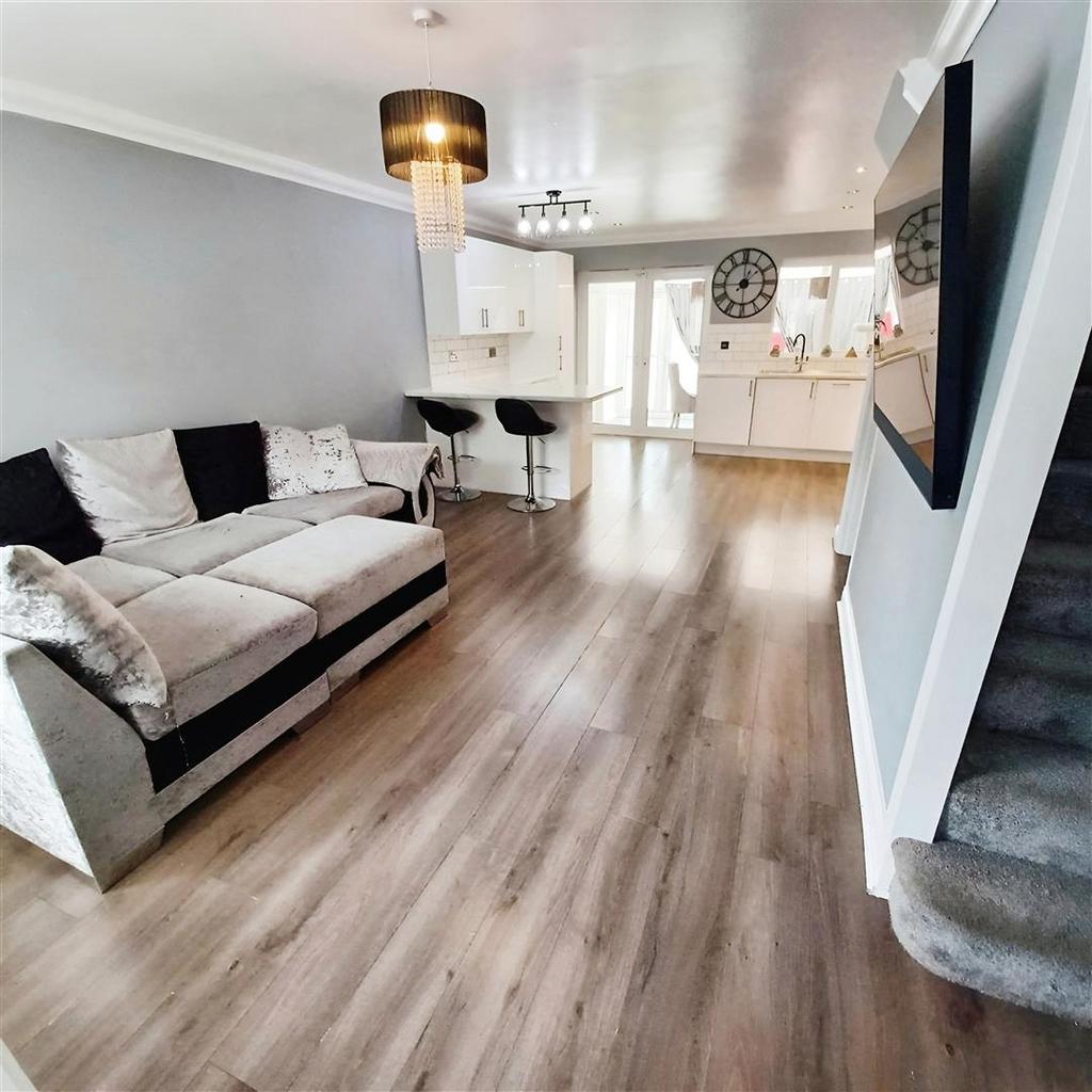 Open-Plan Lounge/Kitchen