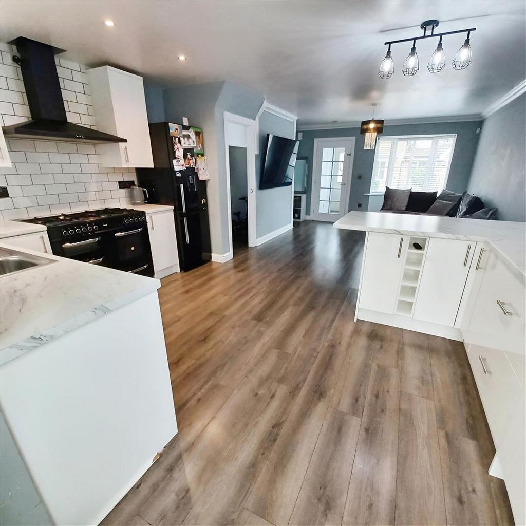 Open-Plan Lounge/Kitchen