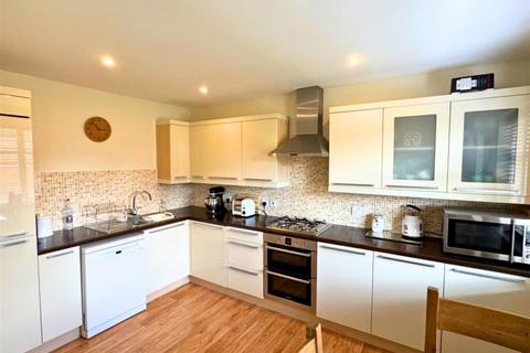 4 bedroom townhouse for sale, St. Martins Field, Otley, LS21 2FN