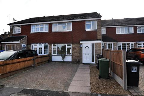 3 bedroom end of terrace house to rent, Greenbank Road, Watford WD17